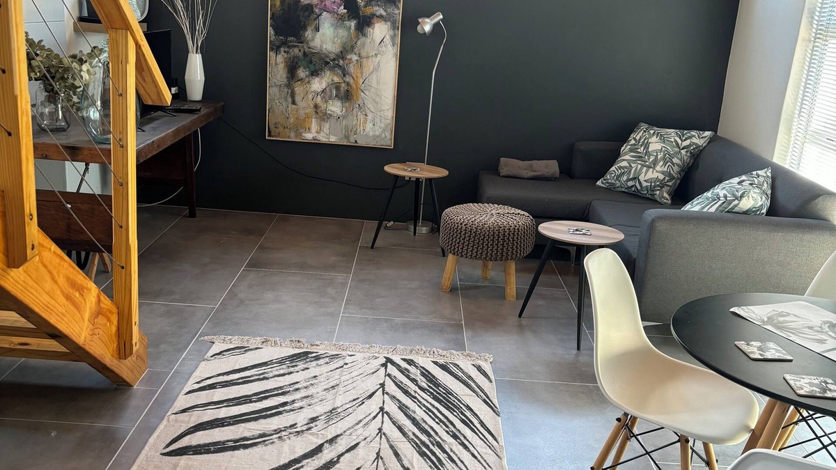 Plumstead Apartment | Pleasant 1-bedroom apartment in Cape Town