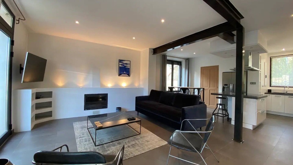 Morieres-les-Avignon Apartment | Pleasant apartment close to all amenities