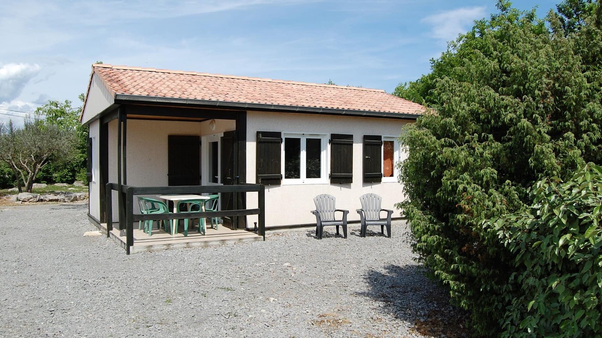 Joyeuse Cottage | Pleasant gîte with all comforts, in the heart of nature, swimming pools, playground, tennis court