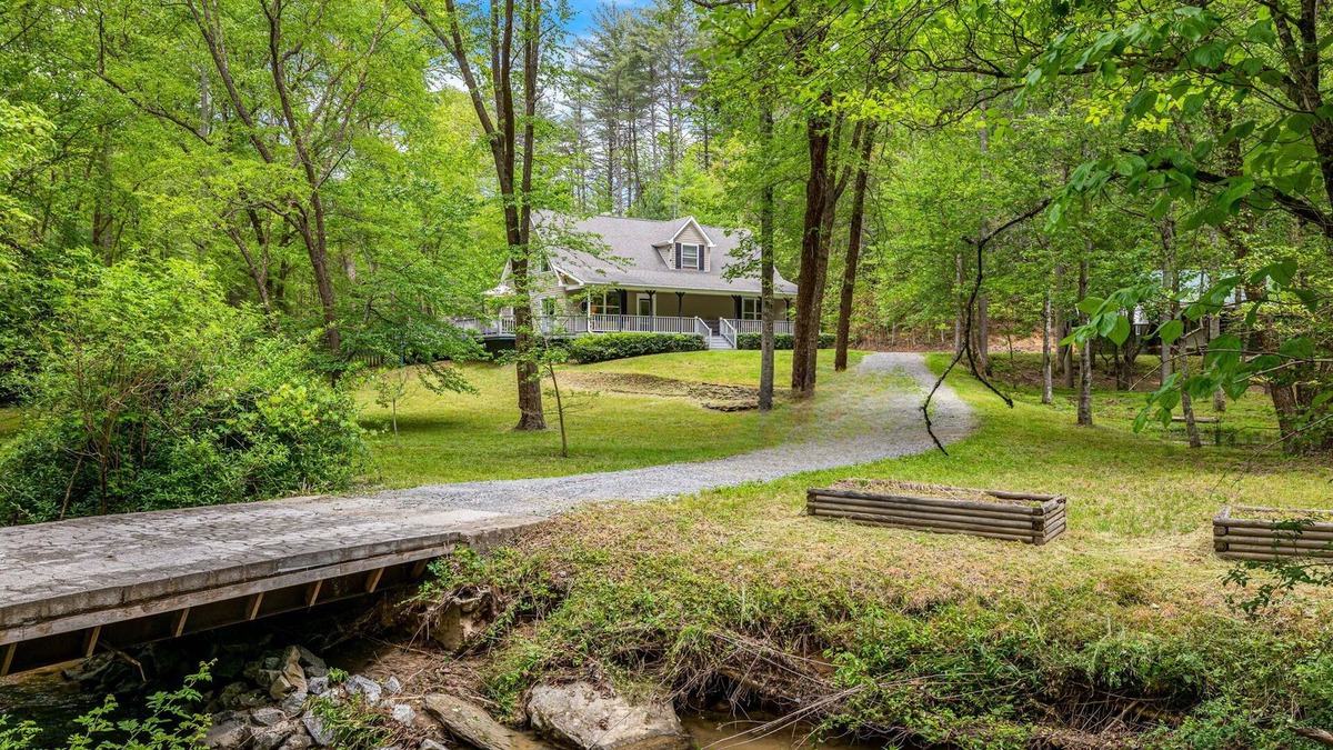 Hendersonville House | Pleasant Grove Hideaway | Private Creekside Retreat w/Hot Tub & Trails