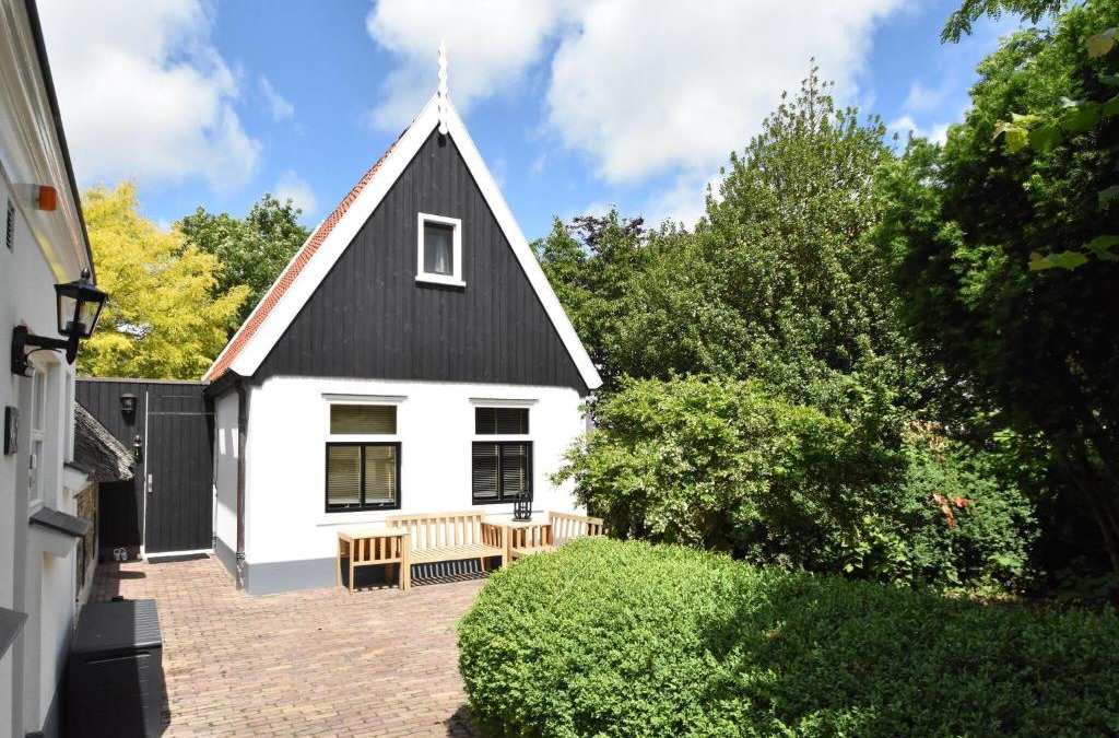 Schoorldam House | Pleasant Holiday Home in Schoorl near the Beach