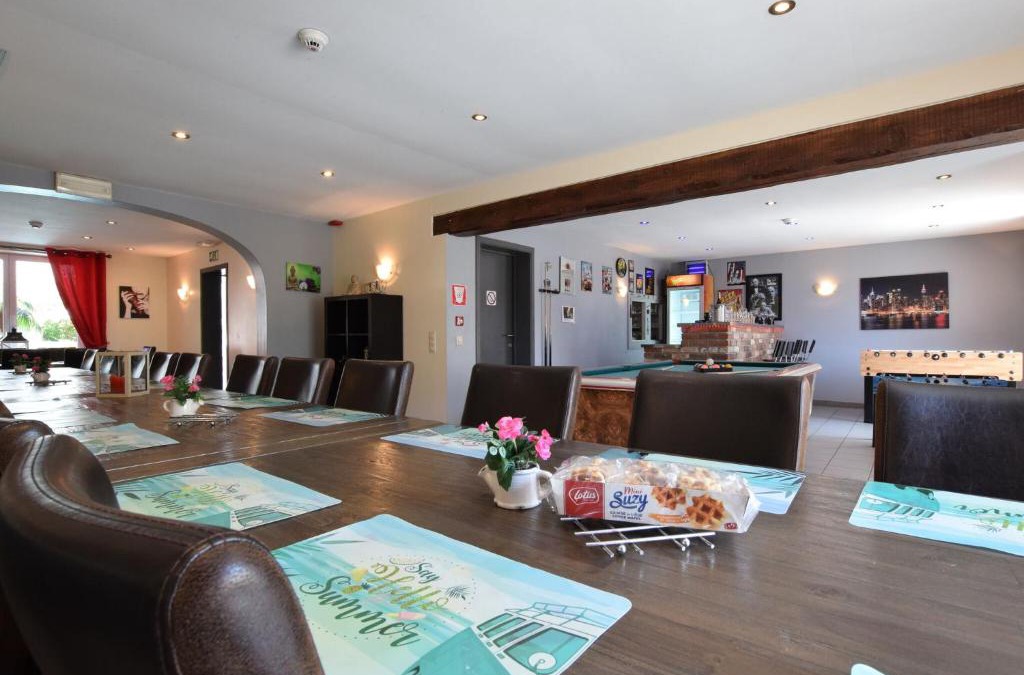 Courtil House | Pleasant Holiday Home with Sauna and Jacuzzi in Courtil