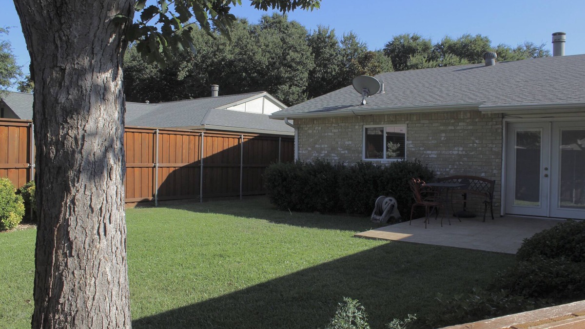 Plano House | Pleasant Home w/3 Comfy BR + Spacious Backyard (PET Friendly)