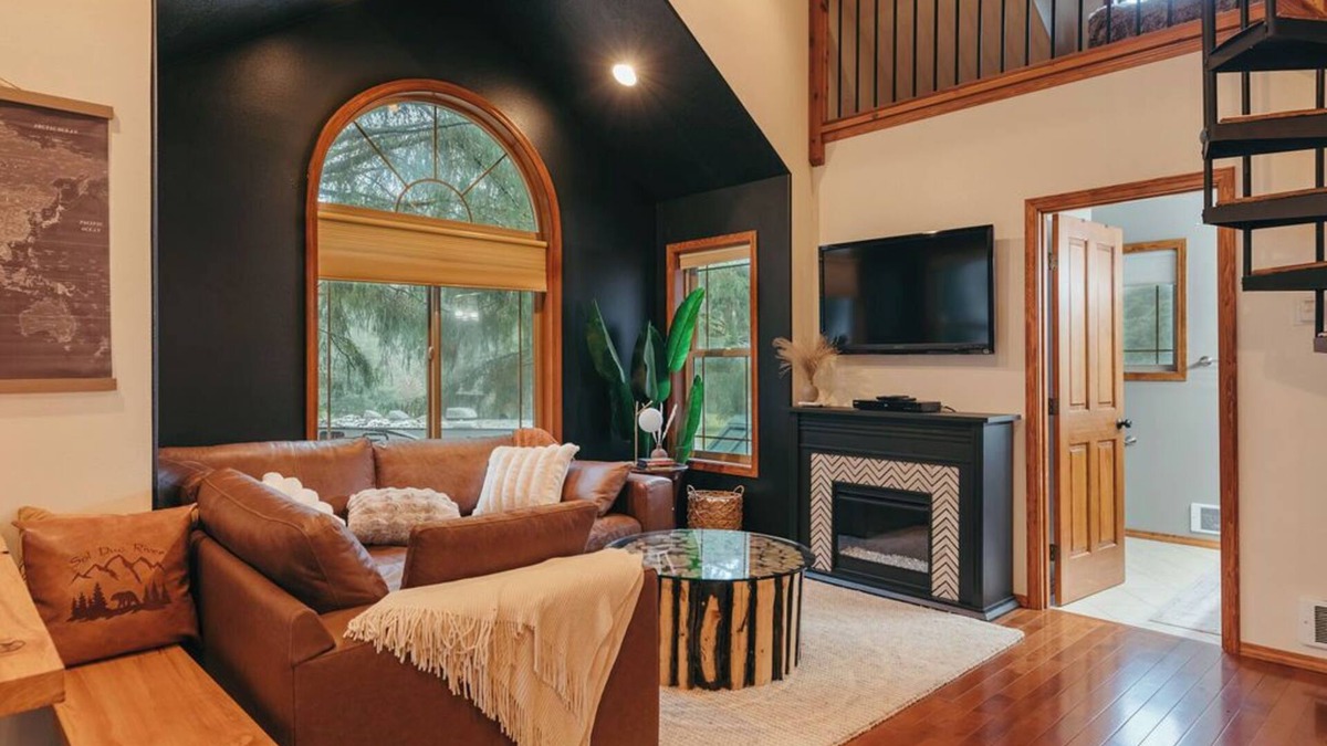 Beaver House | Pleasant Meadows Riverside! 2 bedroom/Hot Tub/Starlink internet/Air Conditioning