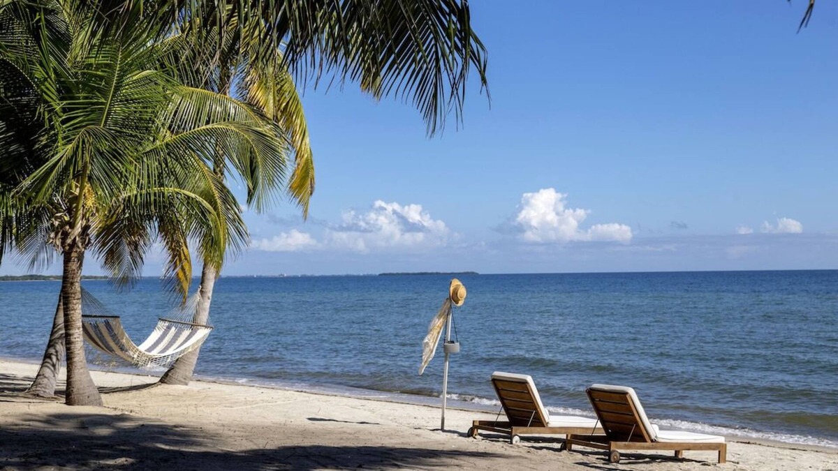 Plantation House | Pleasant Stay, Convenient Location! Pool, Beach, Near Barrier Reef
