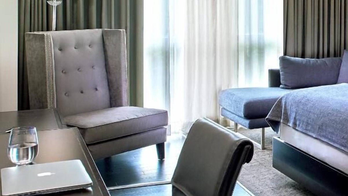 West Plaza Hotel | Pleasant Stay! 3 Comfortable Units, Pool, Pets Allowed, Near Fountain of Neptune