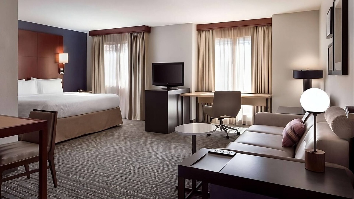 Tempe Hotel | Pleasant Stay, Convenient Location! Full Kitchen, Outdoor Pool, Free Breakfast