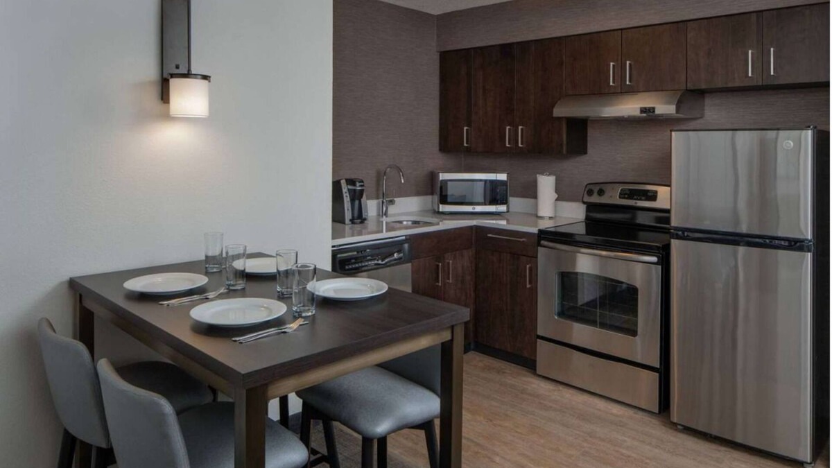 Fairfax Apartment | Pleasant Stay! Free Breakfast, Pets Allowed, Near Manassas National Battlefield!