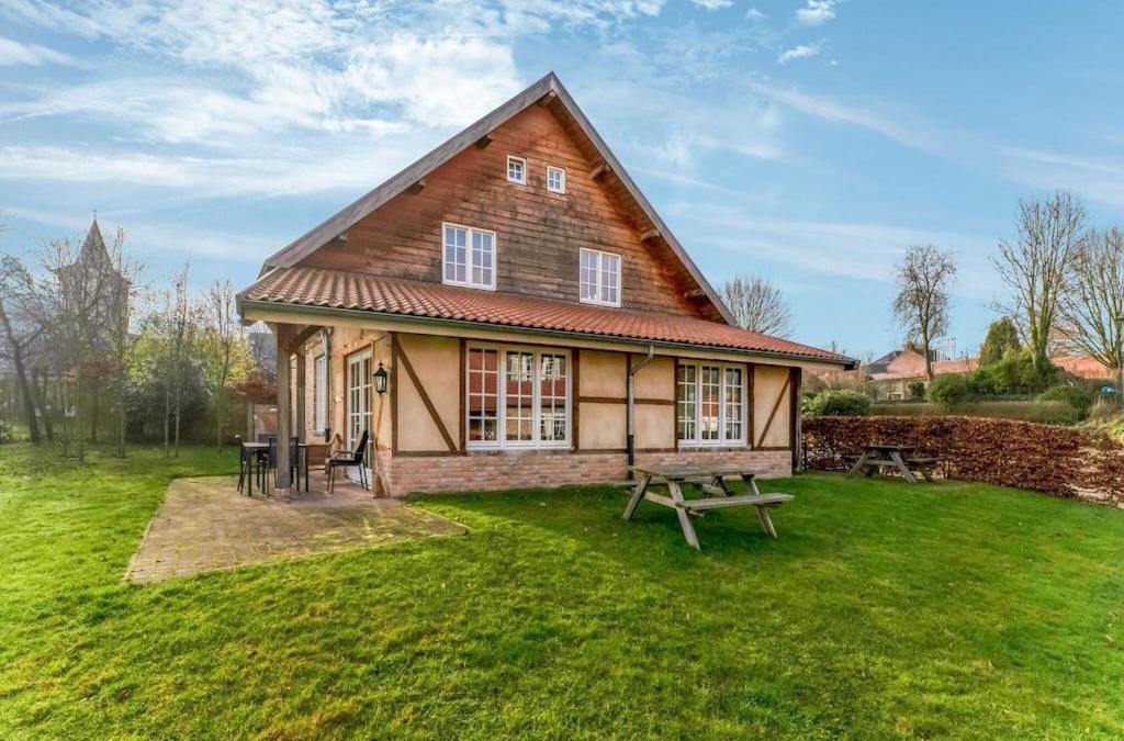 Slenaken Apartment | Pleasant villa in Slenaken with Garden