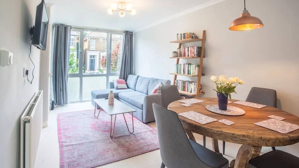 Shepherd's Bush Apartment | Please only book through Airbnb