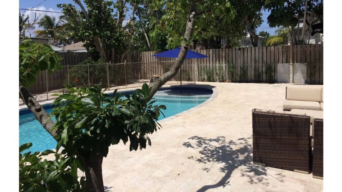 Lake Worth Cottage | Pleasures of Palmway DISCOUNT from Sept -Oct