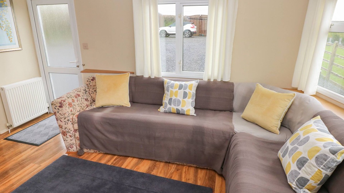 Whitland Cottage | PLEMBURY COTTAGE CARAVAN, family friendly, with a garden in Whitland