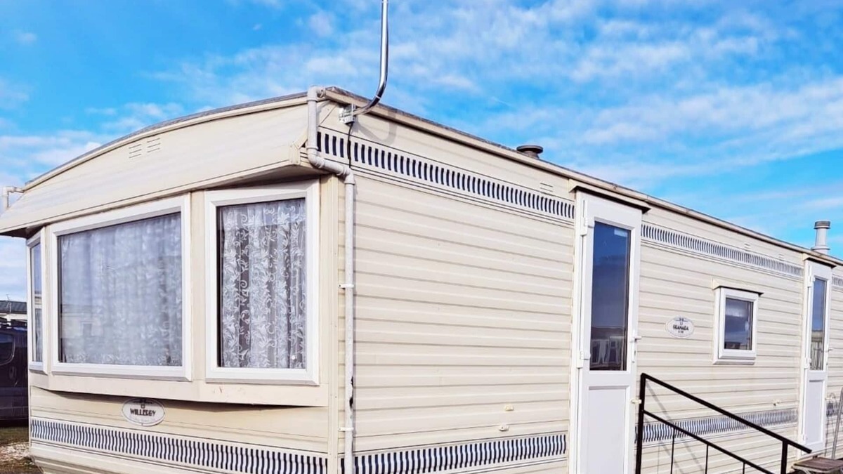 Ingoldmells Ski Chalet | Plum 3 Coral Beach Ingoldmells 2 bed 6 berth