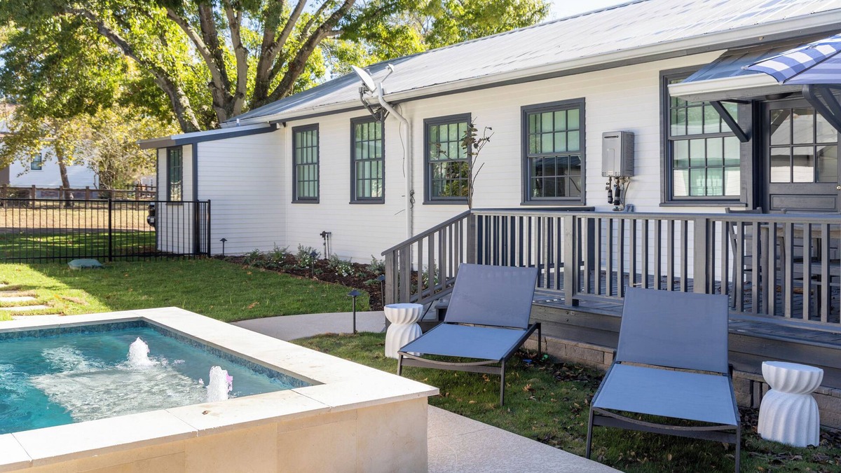 Round Top House | Plunge Pool + Fire Pit! One block from Henkel Square in Round Top | Kobza Haus+Cottage