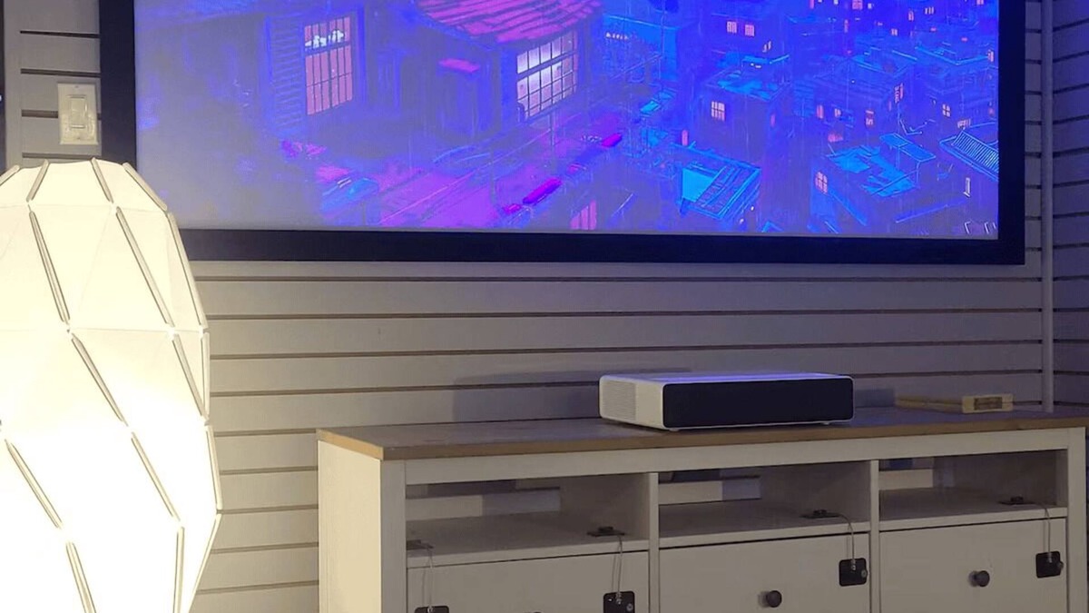 Jacksonville House | Plush 2 Bed Getaway w/100" Projector & Sectional