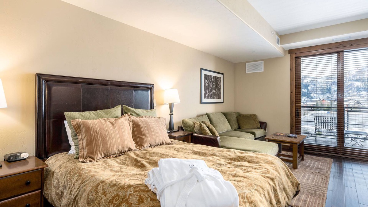Steamboat Springs Apartment | Plush studio next to Wildhorse gondola w/shared pool, hot tubs, fitness & more
