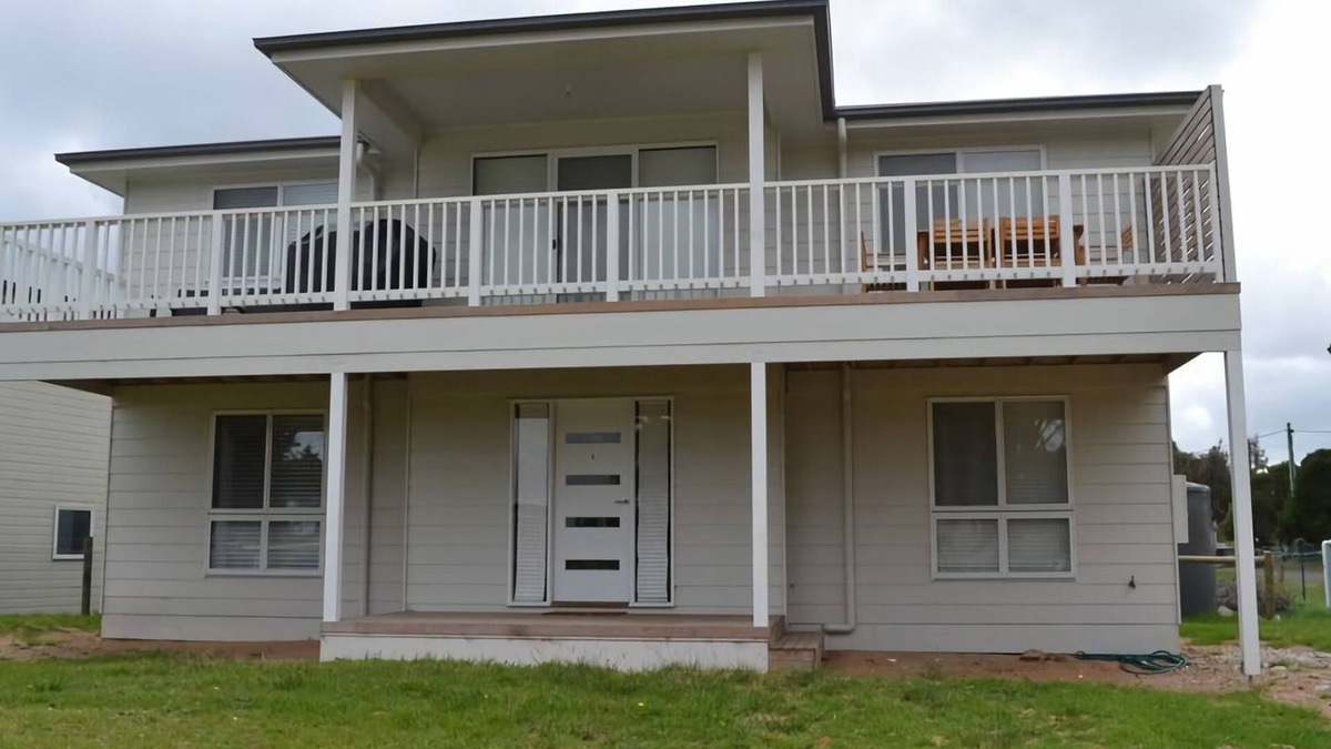 Venus Bay House | Pluto Palace- amazing property in first estate