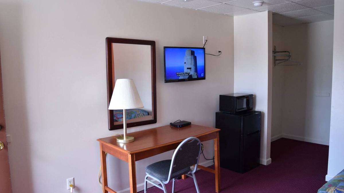 Terryville Hotel | PLYMOUTH MOTOR LODGE