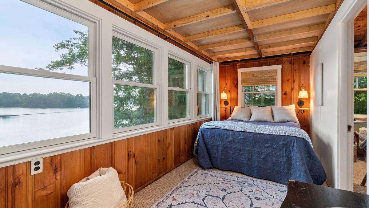 West Wareham Cabin | Plymouth's Little Red Cottage: 3-BR cabin w/WiFi, full kitchen, & lake access!