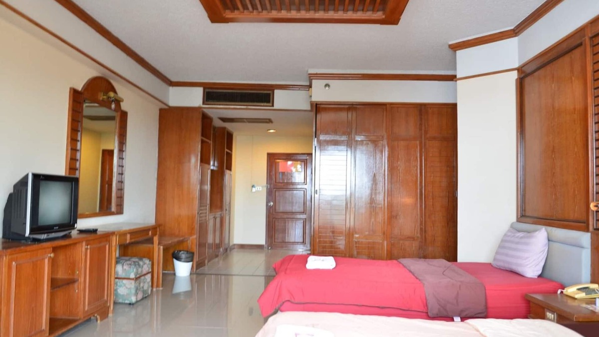 Noen Phra Condo | PMY Beach Condo , Saengchan. Accommodation at the sea.