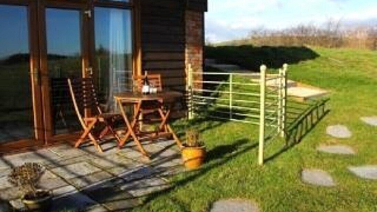 Shorwell House | Poachers Hut 1-bed Cottage, Sleeps 2, Pet Friendly