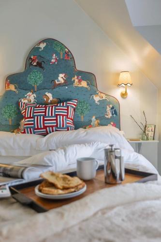 York House | Pocket Cottage Luxury 18th Century Tiny Home in Picturesque Village with Pubs