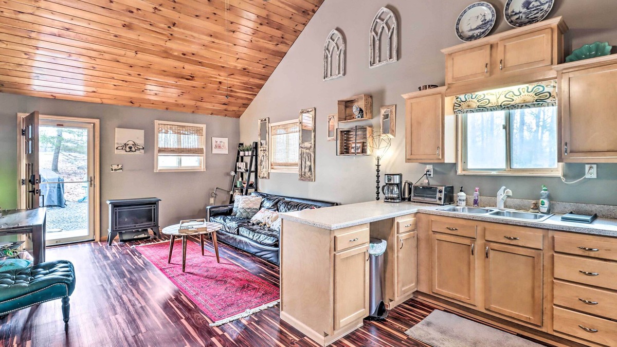 East Stroudsburg Cottage | Pocono Home w/ Fire Pit: 1 Mi to State Forest!