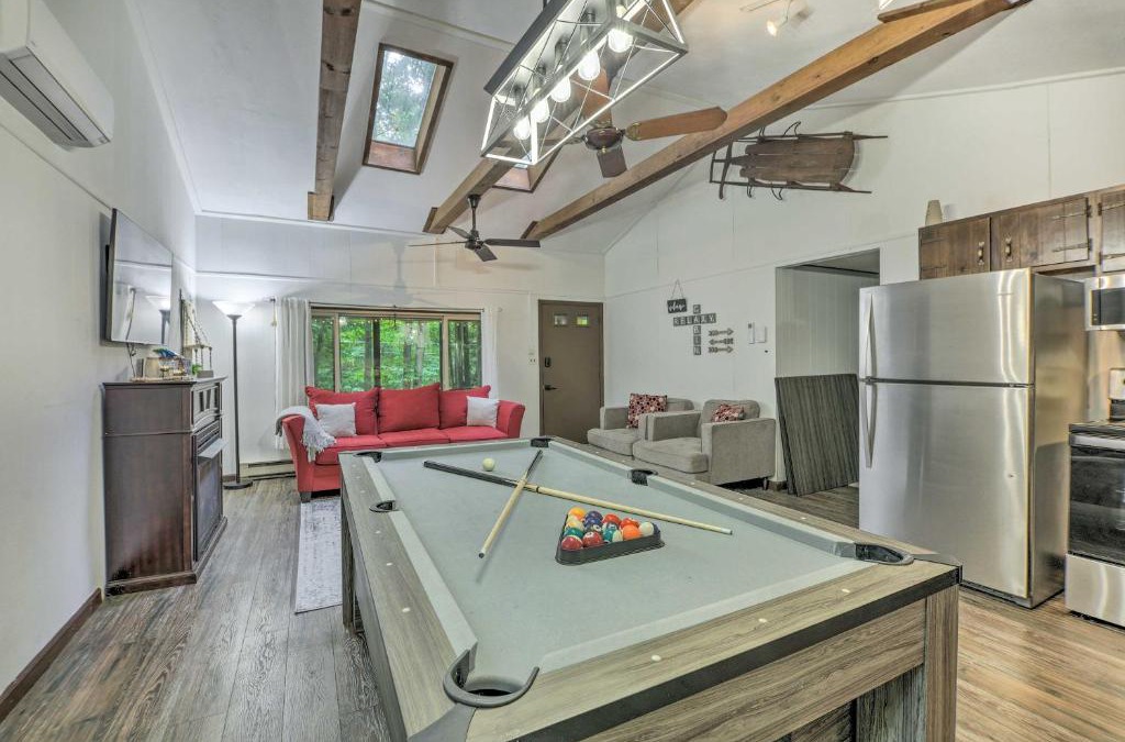 Pocono Lake House | Pocono Lake Relaxy Cabin with Resort Amenities!
