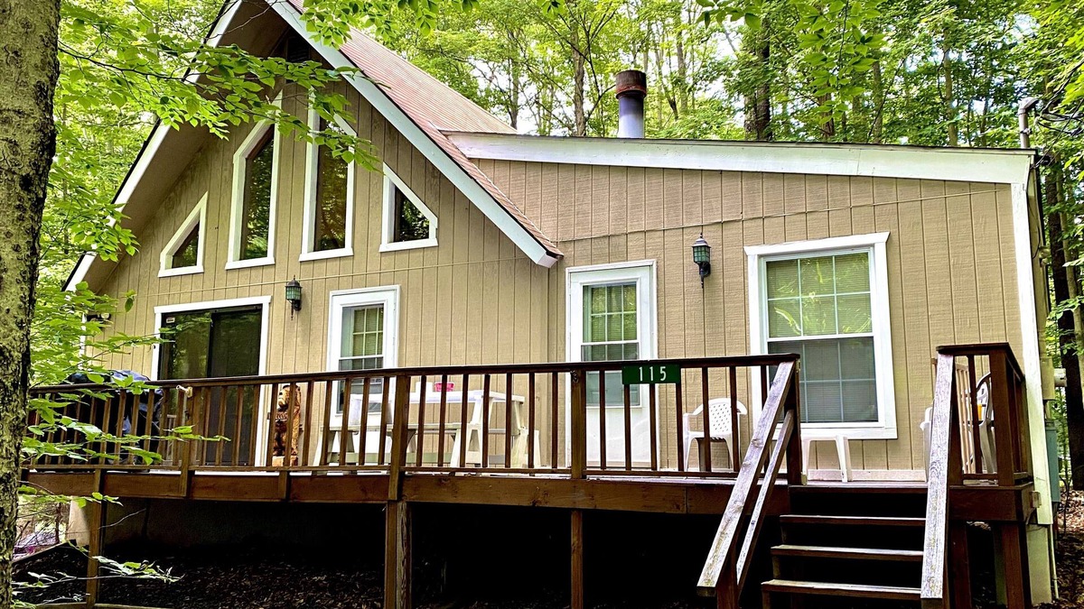 Thornhurst House | Pocono retreat, arrowhead lake beautiful chalet