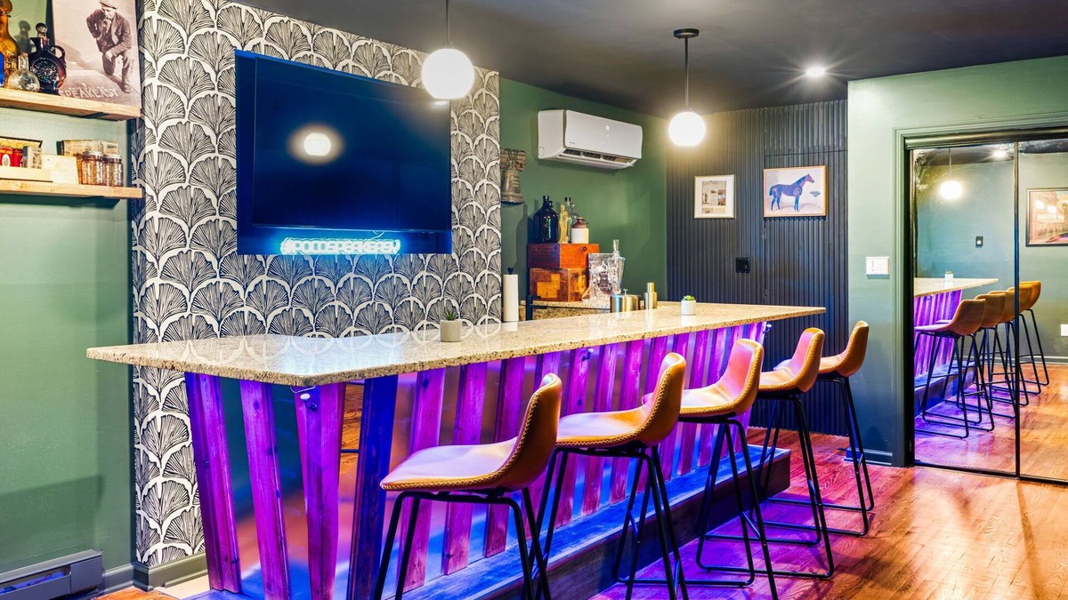 East Stroudsburg House | Pocono Speak Easy Hot Tub Golf Simulator 1920 Bar