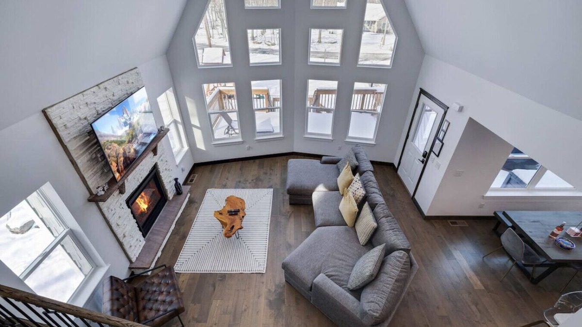 Lackawaxen House | Poconos Masthope 4BR Ski Big Bear Sauna-Lake-Pools