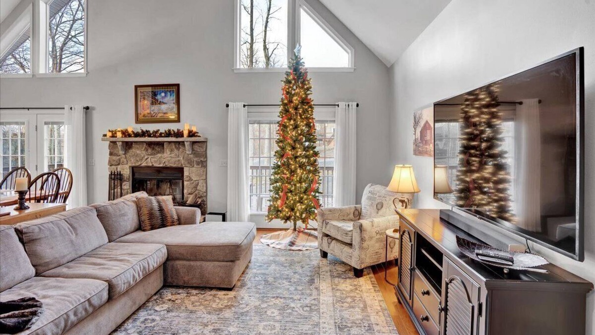 Rowland Ski Chalet | Poconos WInter Retreat: Cozy home, fireplace, gameroom, Ski Big Bear Resort