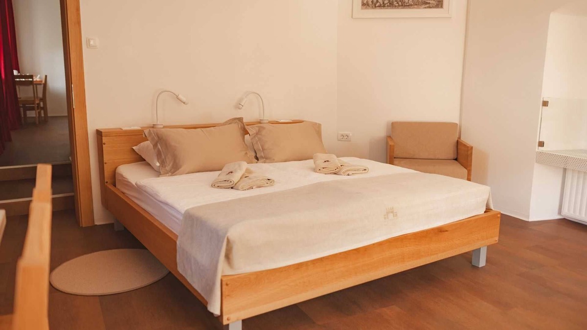 Cerklje ob Krki Apartment | PODSREDA CASTLE APP 1 EMIN