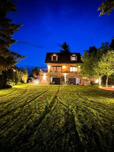 Karniewek Villa | POGO dom nad Narwią - 4 sypialnie, balia, własny pomost, plac zabaw
