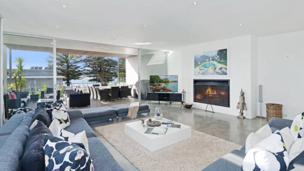 Avoca Beach Apartment | Point Break - Metres to the Sand