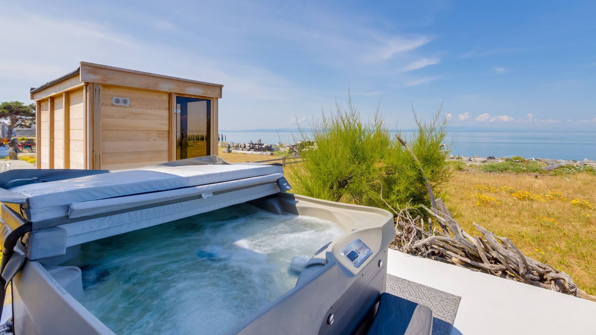 Point Roberts Cottage | Point Roberts Cottage w/Ocean Views + Hot Tub!