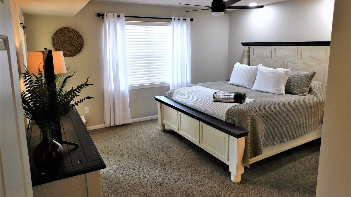 Branson Condo | Pointe Royale Golf indoor/ outdoor pools hot tub fishing arcade game grill