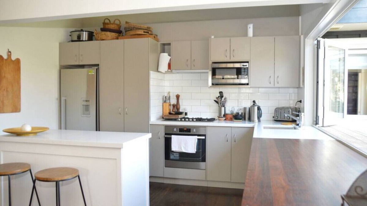 Wharewaka House | Pokaka · WOW factor, impressive home, 1 block from beach