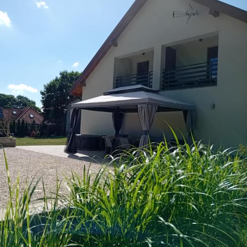 Dabrowno House | Pokoje gościnne Słoneczny Klon Dąbrówno