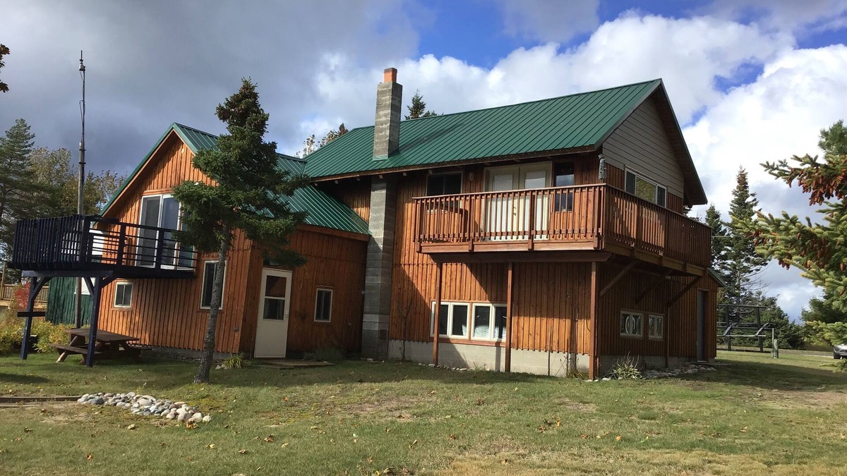 Grand Marais House | Polish Flats: A Cozy Cabin on Bay