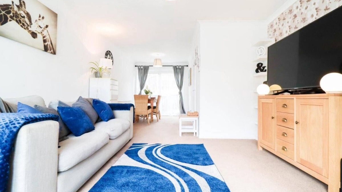 Cray Valley East Apartment | Polperro House - Stylish & Chic 2bed Hse