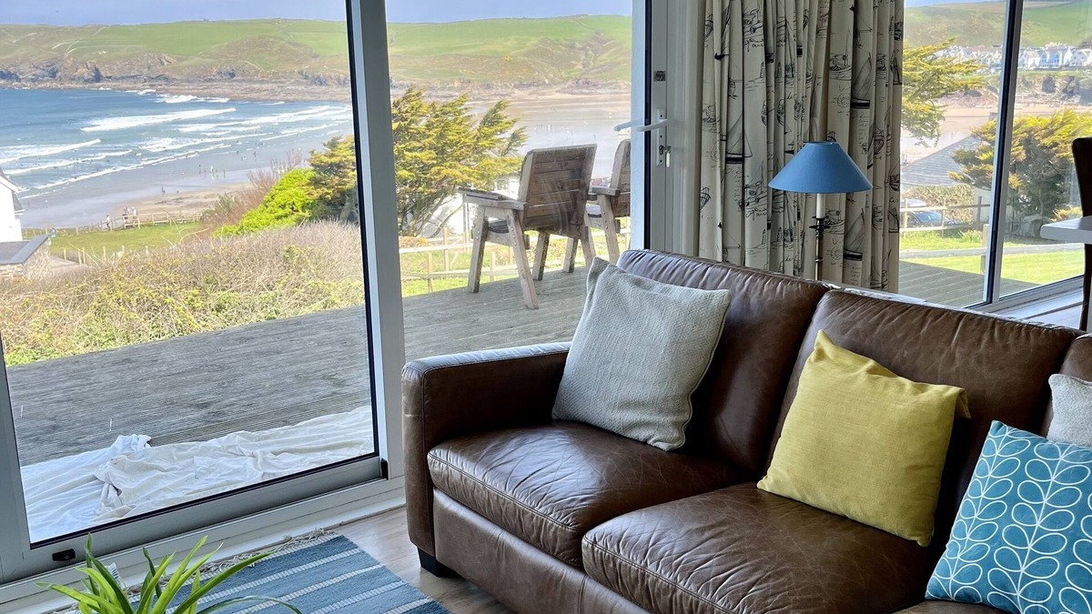 Trebetherick House | Polzeath Beach. Stunning cliff top property. Easy access to the beach.