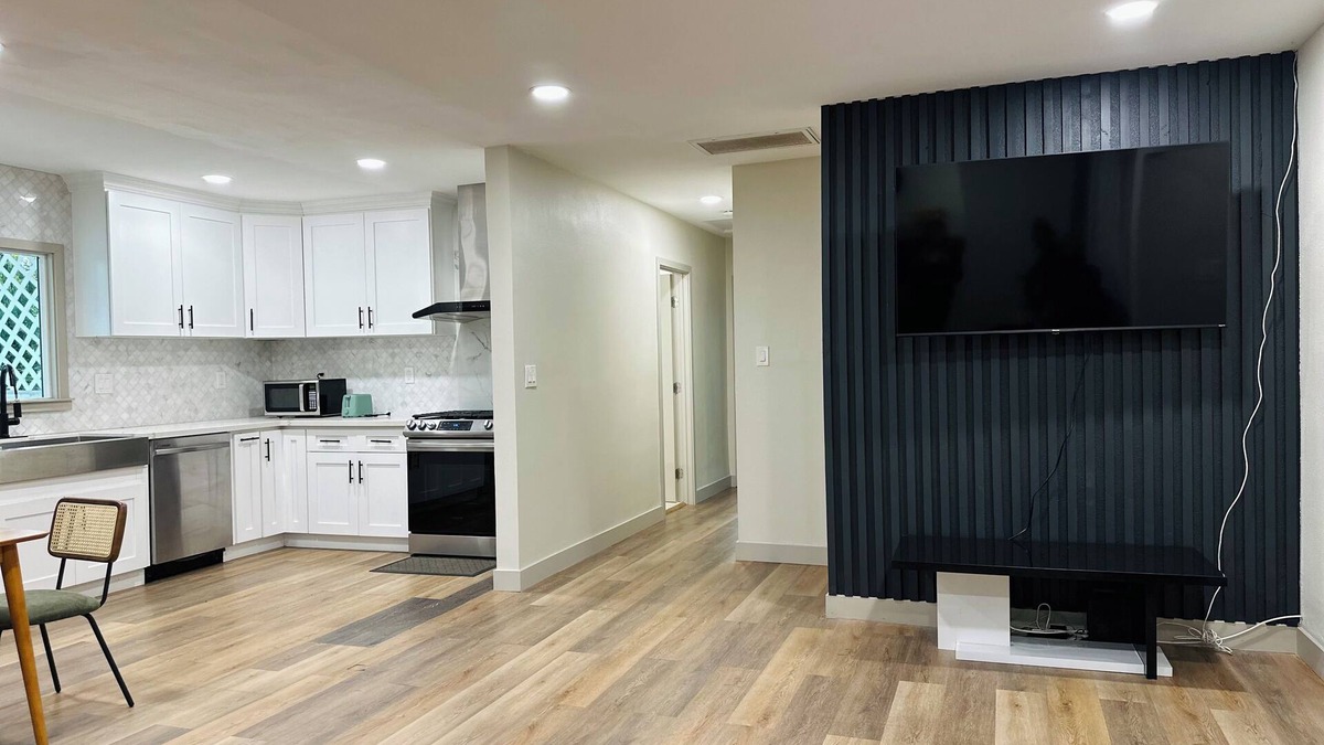 Westmont House | Pomona Spacious Fun Cozy Home