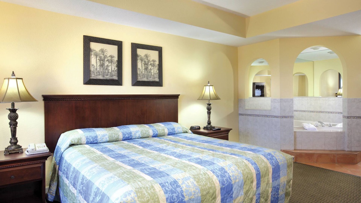 Pompano Beach Resort | Pompano Beach, FL: Studio w/Resort Pool & Steps Away From Beach, Attractions!