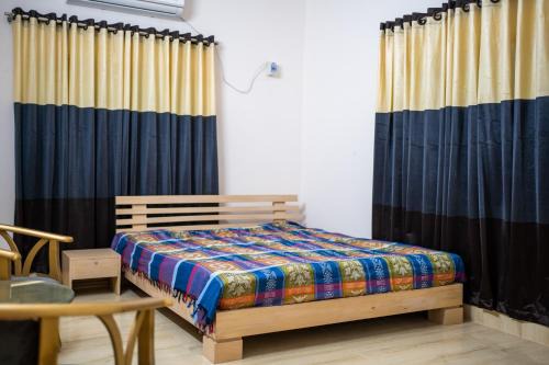 Dhaka House | Pon