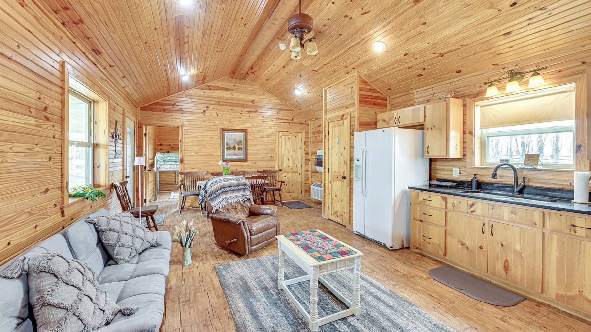 Pompeys Pillar Cabin | Pond Access & Deck: Peaceful Ballantine Getaway!