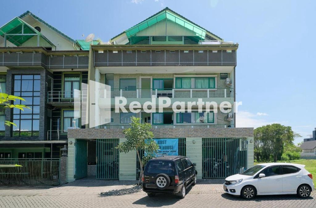 Surabaya Hotel | Pondok Hijau Syariah Mitra RedDoorz At Citraland Surabaya