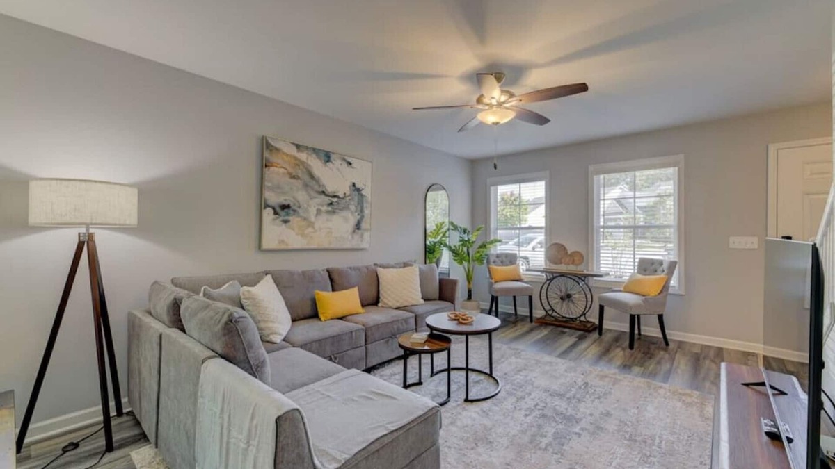 Huntcliff House | Pondside at Sweetoak | 4 BR | Mins to Ft Jackson