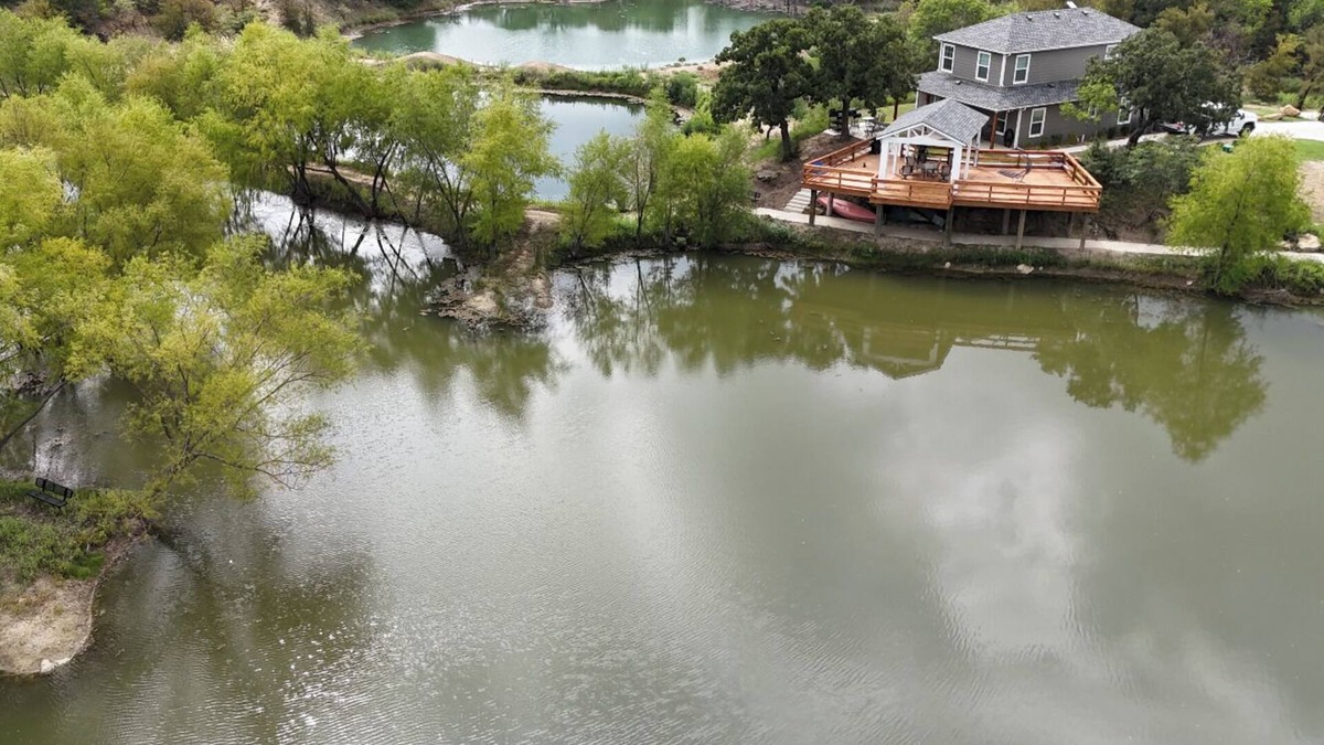 Chico House | Pondside Casts Grill, Kayaks & Trails