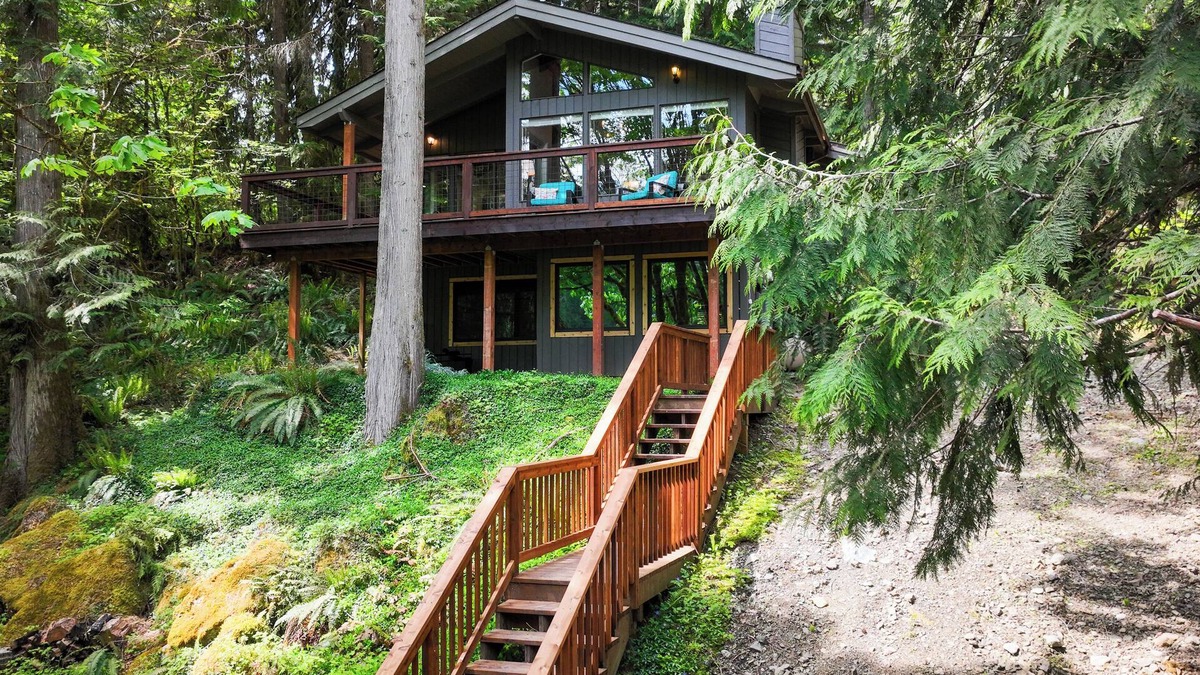 Glacier House | Pondside Snowline Cabin: Private Hot Tub + Ski + Hike + Pool M-Th